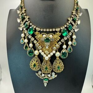 DYLANLEX Emerald Crystal & Pearl Statement Necklace
